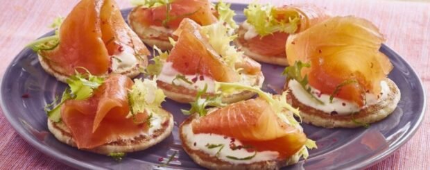 Smoked salmon on blinis with lemon cream sauce, fine dining dish by private chef in Marrakech